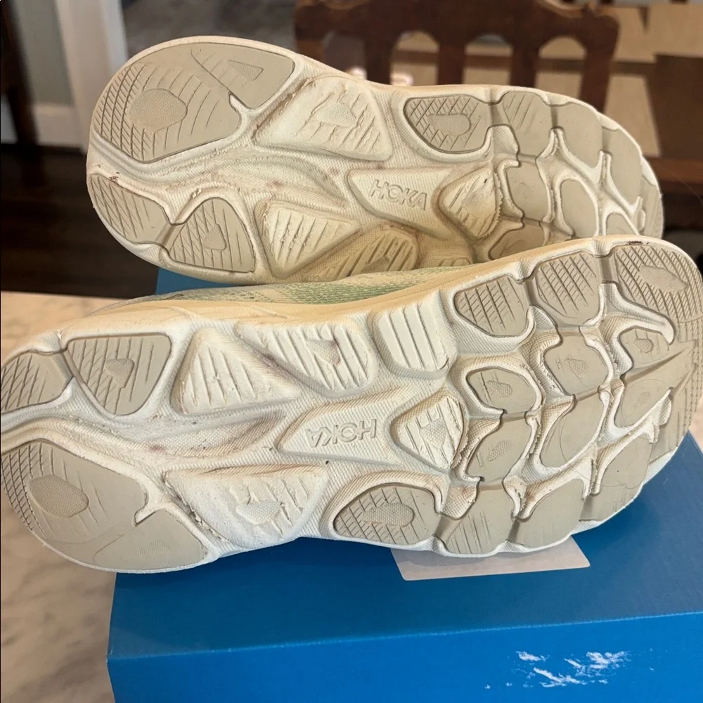 Hoka Women's sea green Clifton 10 Athletic Shoes - Picture 5 of 8